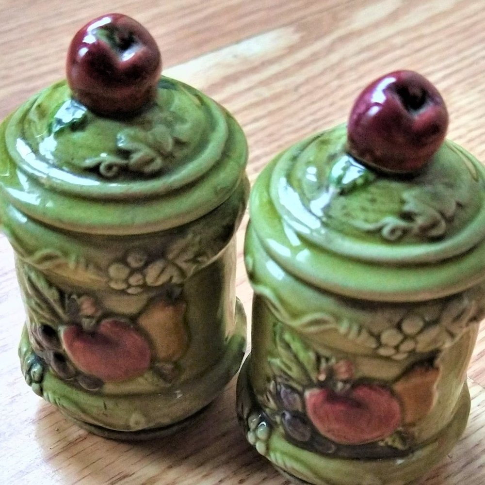 Salt and Pepper Shaker Set Lefton Ceramic Geo Z Orchard 3749 Japan Vintage Fruit